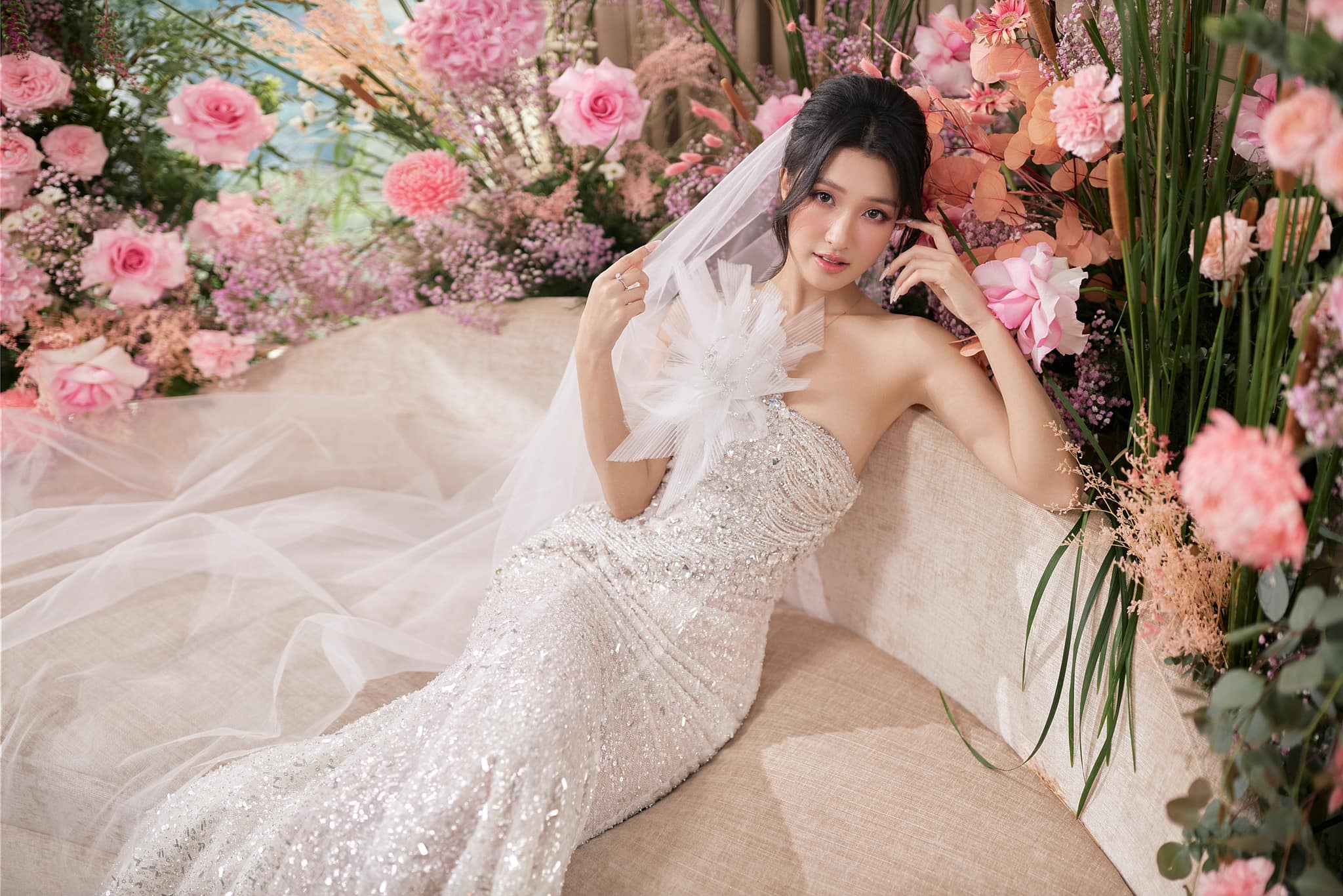 Nhan sắc xinh đẹp đầy mê hoặc của Á hậu được khen ngợi là "thần tiên tỷ tỷ", vướng nghi vấn "ở ẩn" lấy chồng- Ảnh 4.