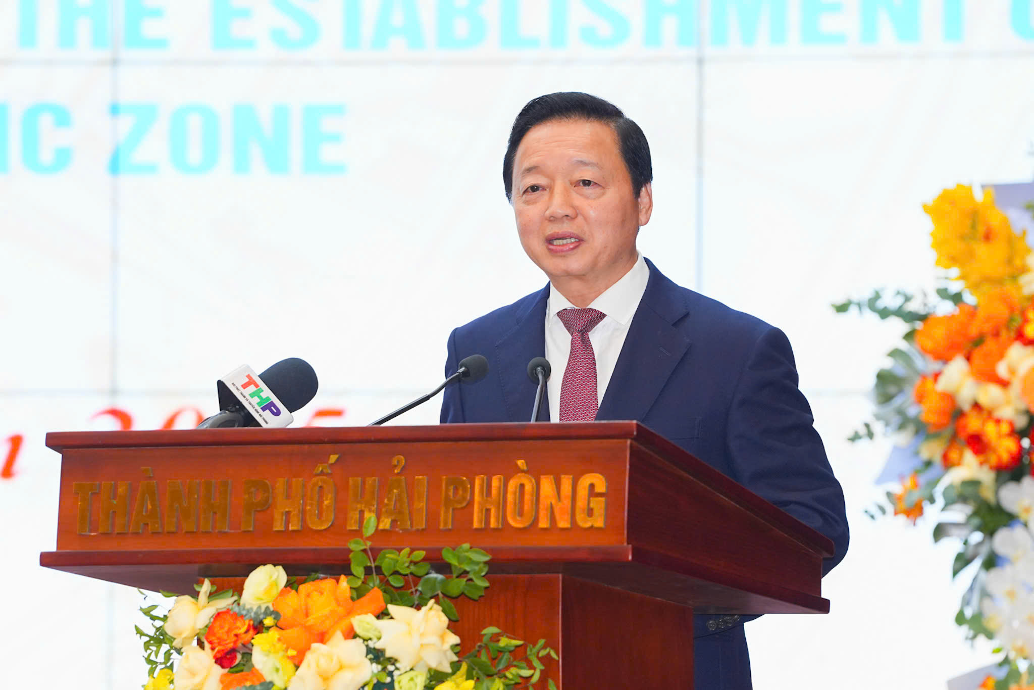 Phó thủ tướng chính phủ Trần Hồng Hà trao Quyết định thành lập khu kinh tế ven biển phía Nam cho Hải Phòng- Ảnh 1.