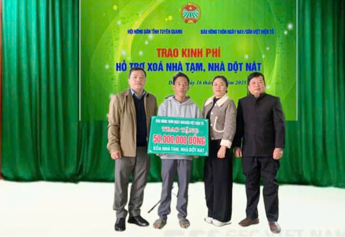 Báo Nông thôn Ngày nay/Dân Việt hỗ trợ sửa chữa nhà cho hoàn cảnh khó khăn tại Tuyên Quang - Ảnh 1.