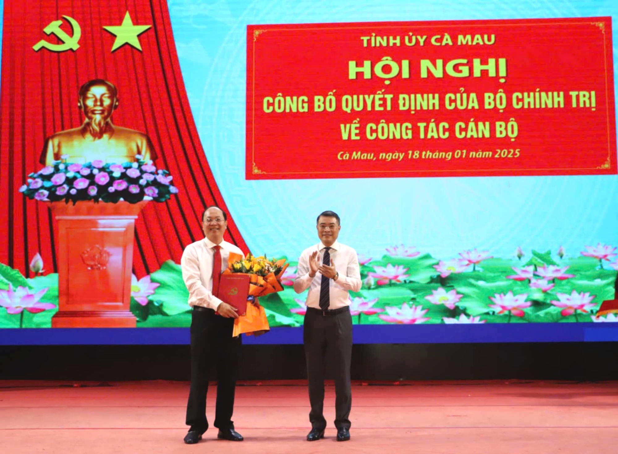 Bộ Chính trị điều động Phó Bí thư Thường trực Thành ủy TP.HCM làm Bí thư Cà Mau - Ảnh 2.