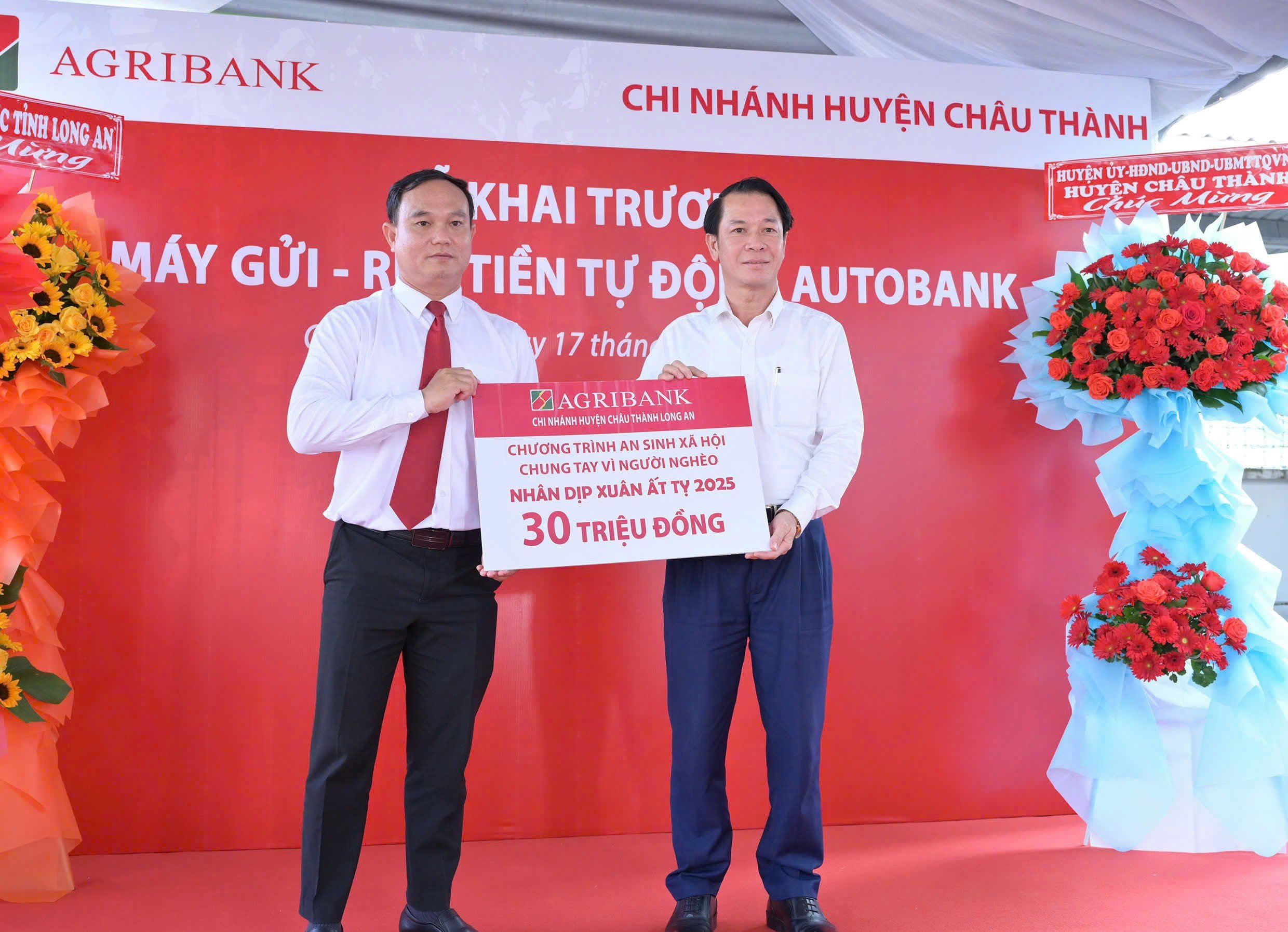 Agribank Chi nhánh tỉnh Long An khai trương 2 điểm giao dịch ngân hàng tự động Autobank- Ảnh 3.