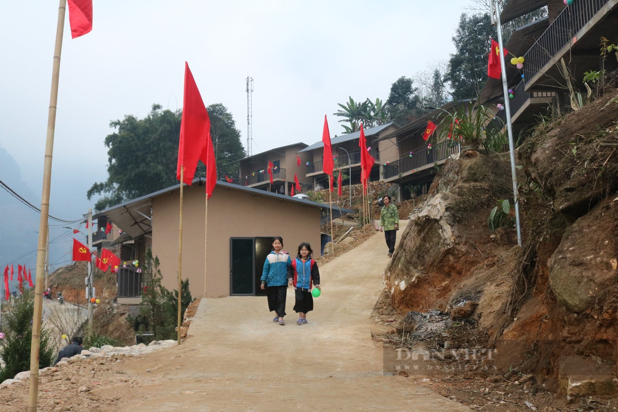 Thứ trưởng Bộ Công an Nguyễn Ngọc Lâm dự Lễ khánh thành và bàn giao nhà khu dân cư tái thiết ở Lào Cai- Ảnh 9.