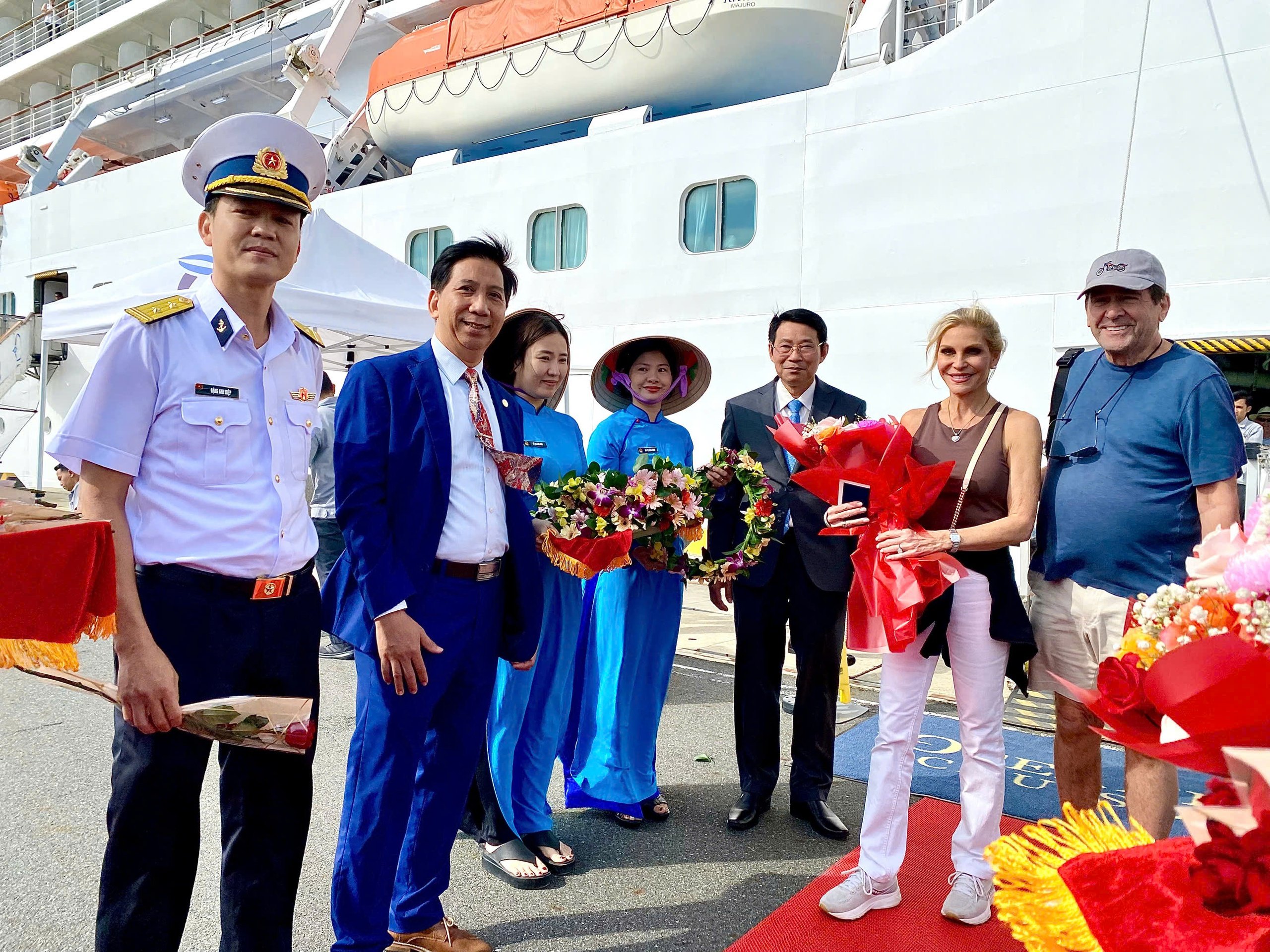 Tàu biển quốc tế Oceania Riviera đưa  1.200 khách đến Khánh Hòa- Ảnh 2.