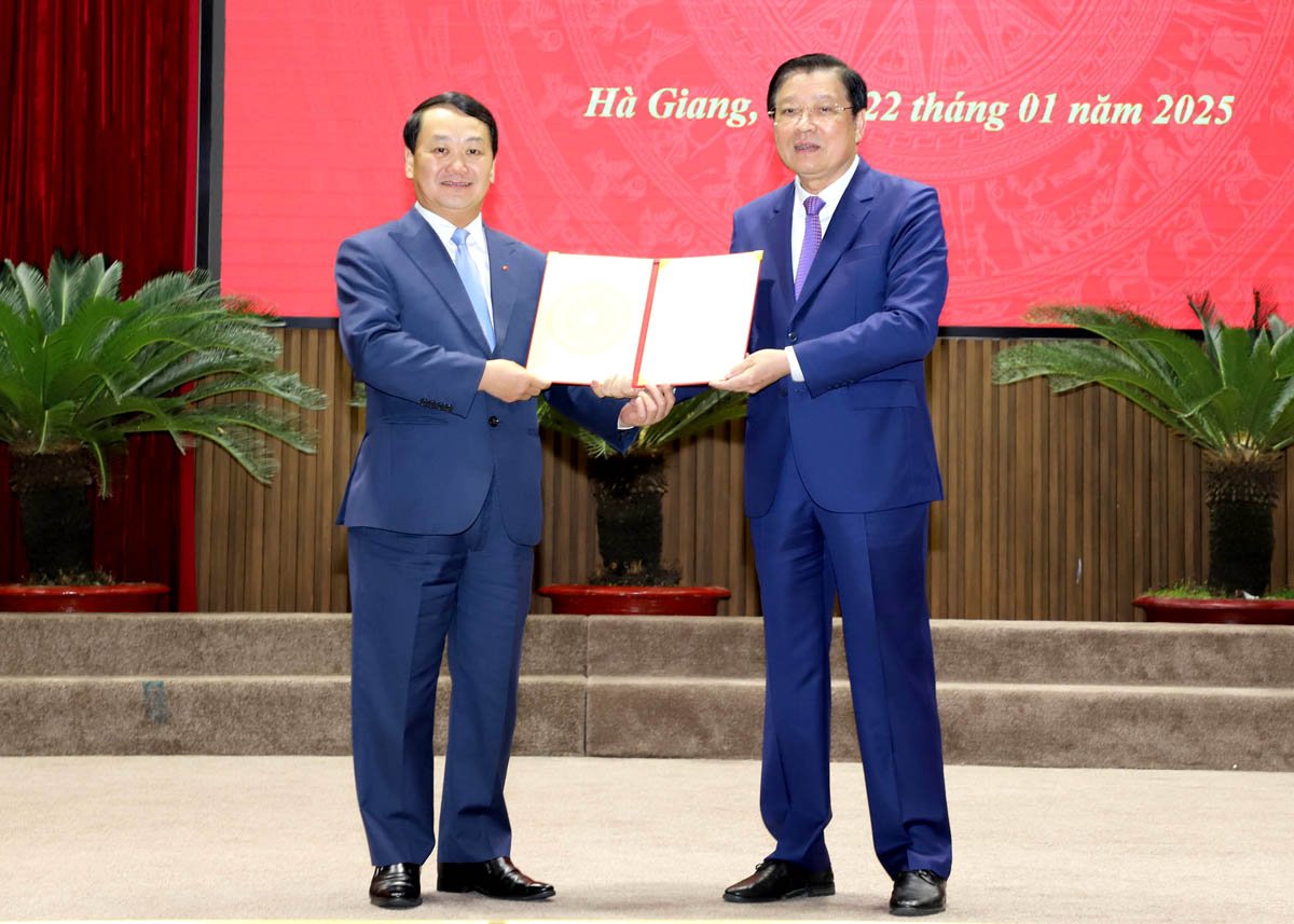 Bộ trưởng Hầu A Lềnh làm Bí thư Tỉnh ủy Hà Giang - Ảnh 1.