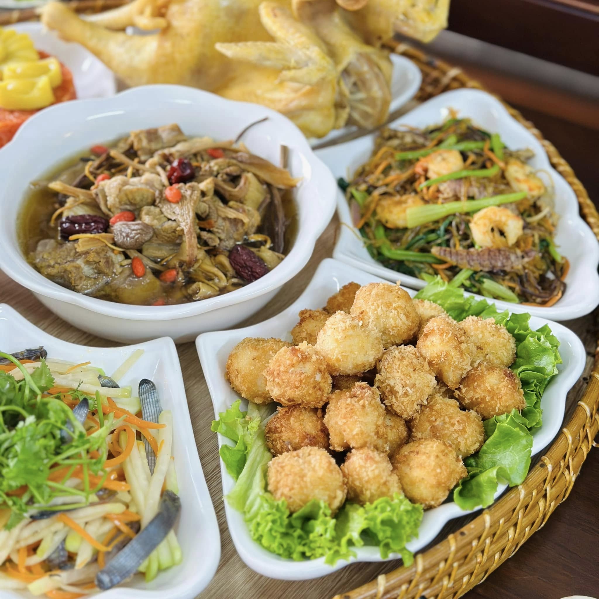 Các chị đẹp thi nhau khoe mâm cỗ cúng ông Công ông Táo, ai cũng trang trí đẹp như nhà hàng  - Ảnh 7.