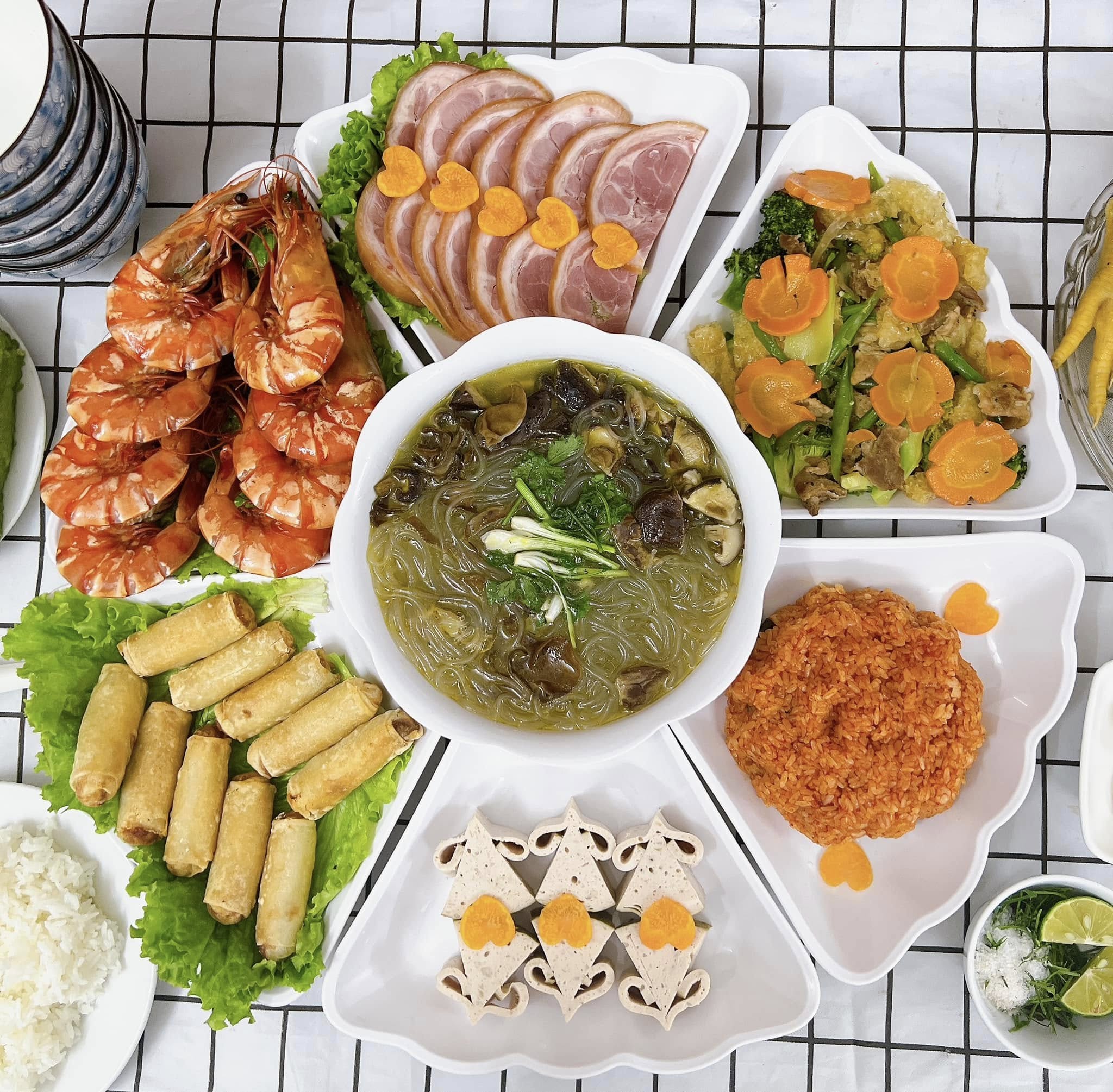 Các chị đẹp thi nhau khoe mâm cỗ cúng ông Công ông Táo, ai cũng trang trí đẹp như nhà hàng  - Ảnh 4.