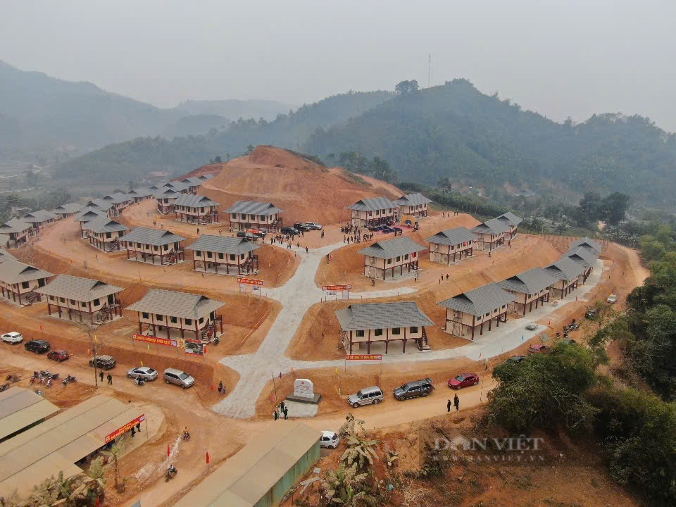 Bàn giao 35 căn nhà cho các hộ dân thôn Át Thượng bị ảnh hưởng do bão Yagi - Ảnh 4.