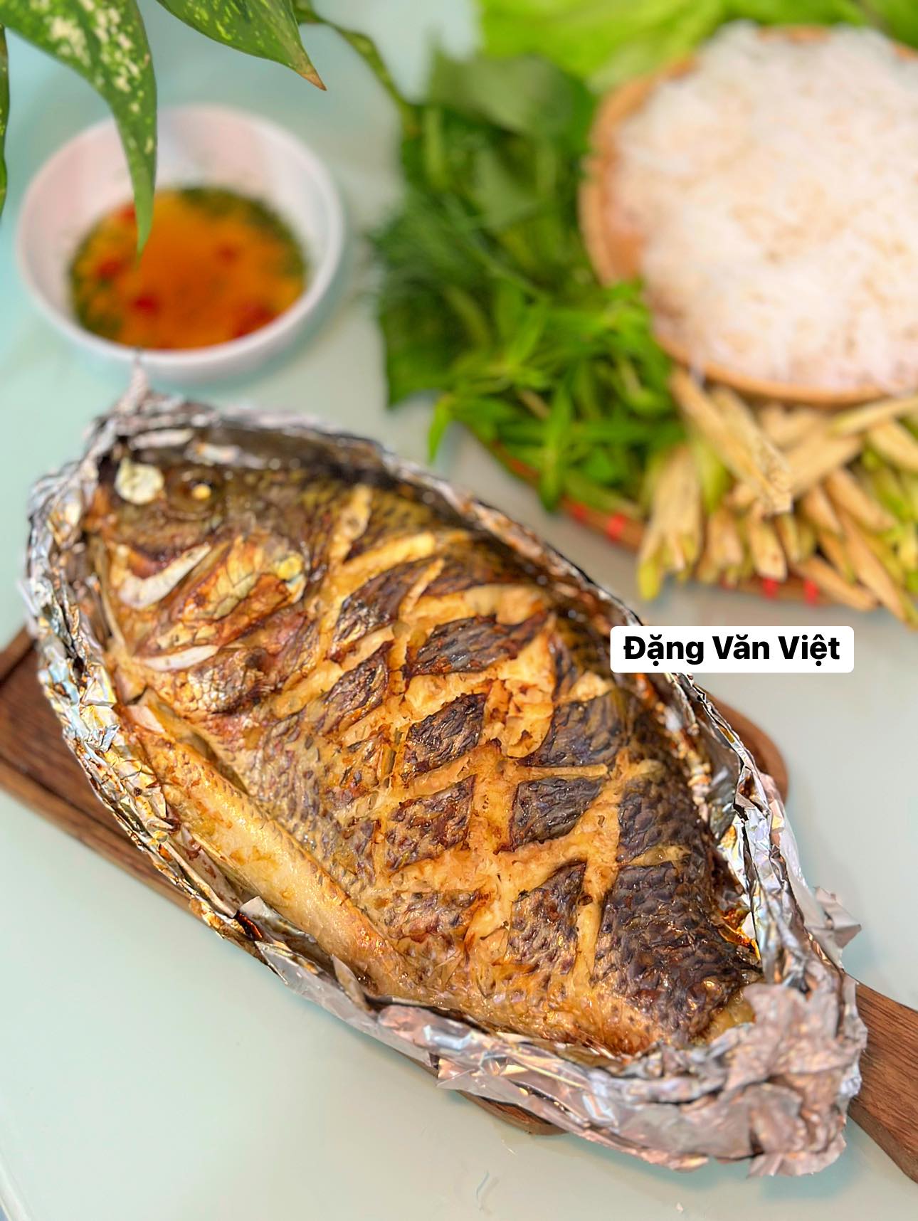 Bí quyết nướng cá mềm ngon, thơm lừng, không dầu mỡ - Ảnh 1.