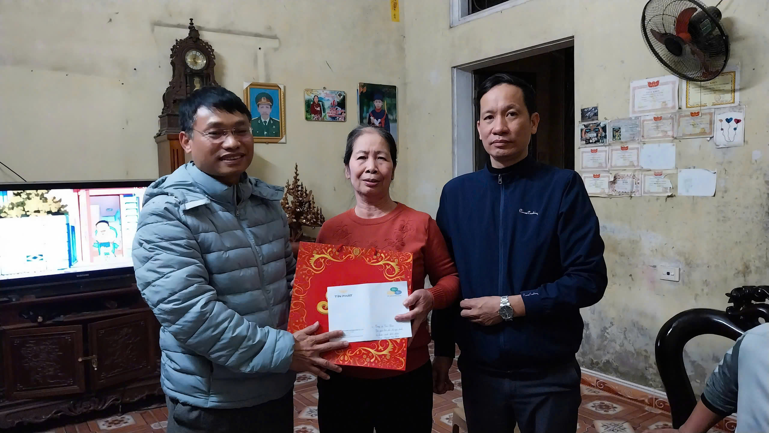 Xuân Ất Tỵ 2025 Hội Nông dân Hà Nội trao tặng hơn 19.000 suất quà trị giá hơn 9 tỷ đồng tới nông dân nghèo - Ảnh 2.