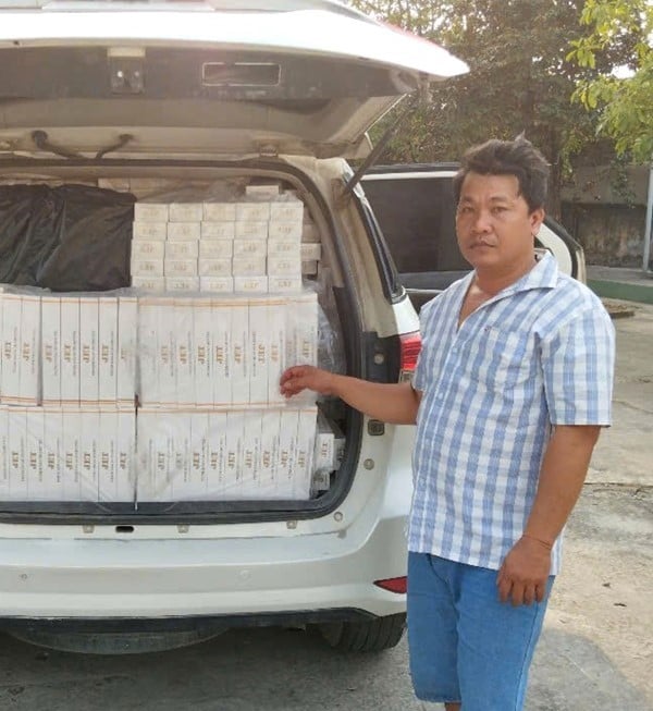 Công an bắt 2 vụ vận chuyển 27.100 gói thuốc lá ngoại nhập lậu ở Long An - Ảnh 1.