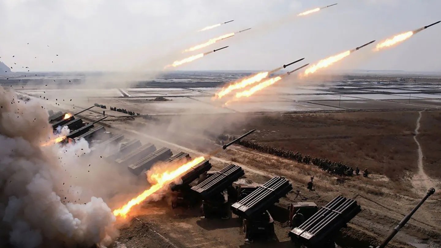 Giám đốc tình báo Ukraine tố hàng loạt đơn vị pháo binh, tên lửa Triều Tiên đang ùn ùn kéo tới Nga - Ảnh 1.