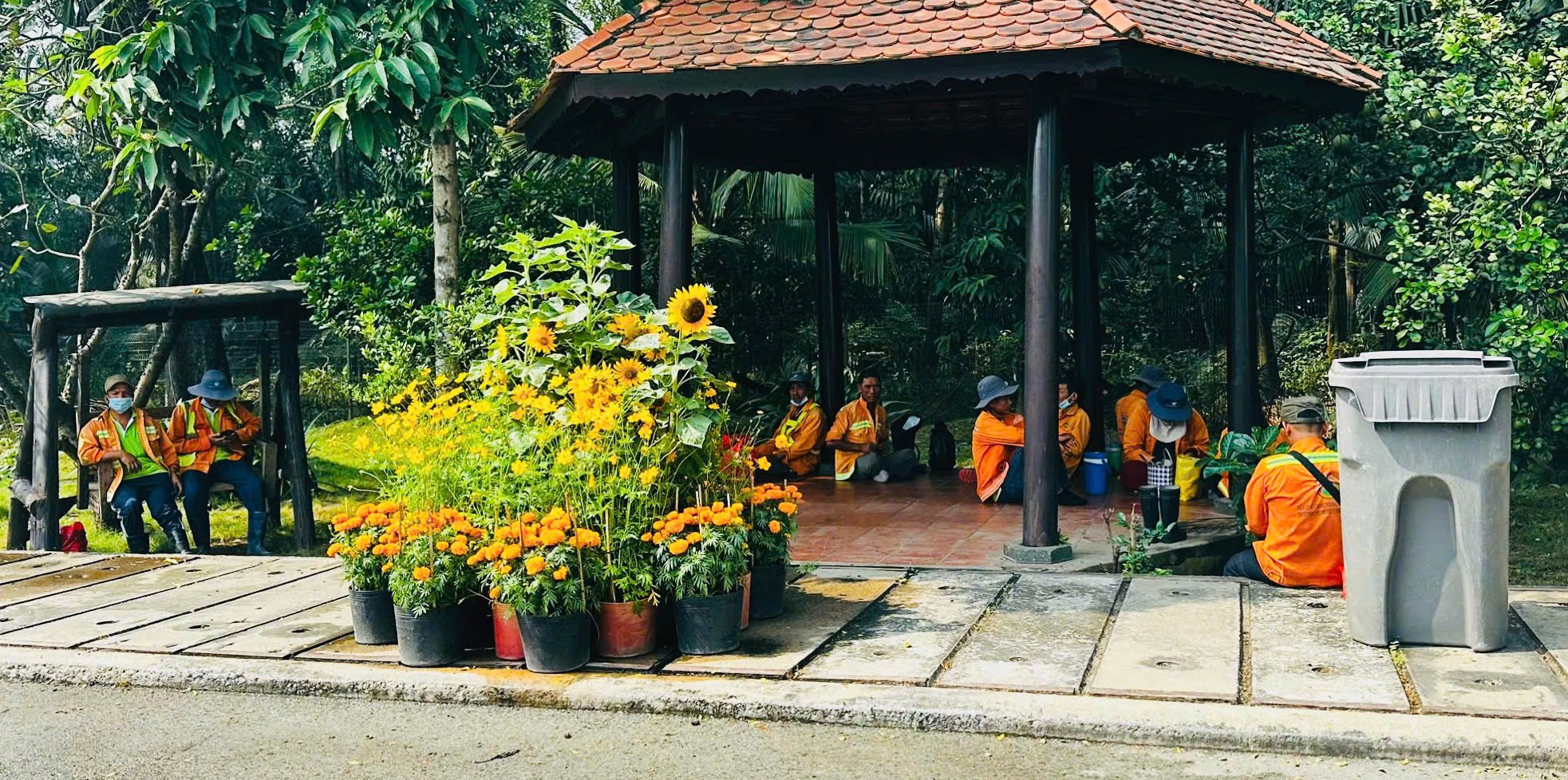 Công nhân viên tại Khu Liên hiệp xử lý chất thải Đa Phước được nhận thưởng tháng 13  - Ảnh 1.