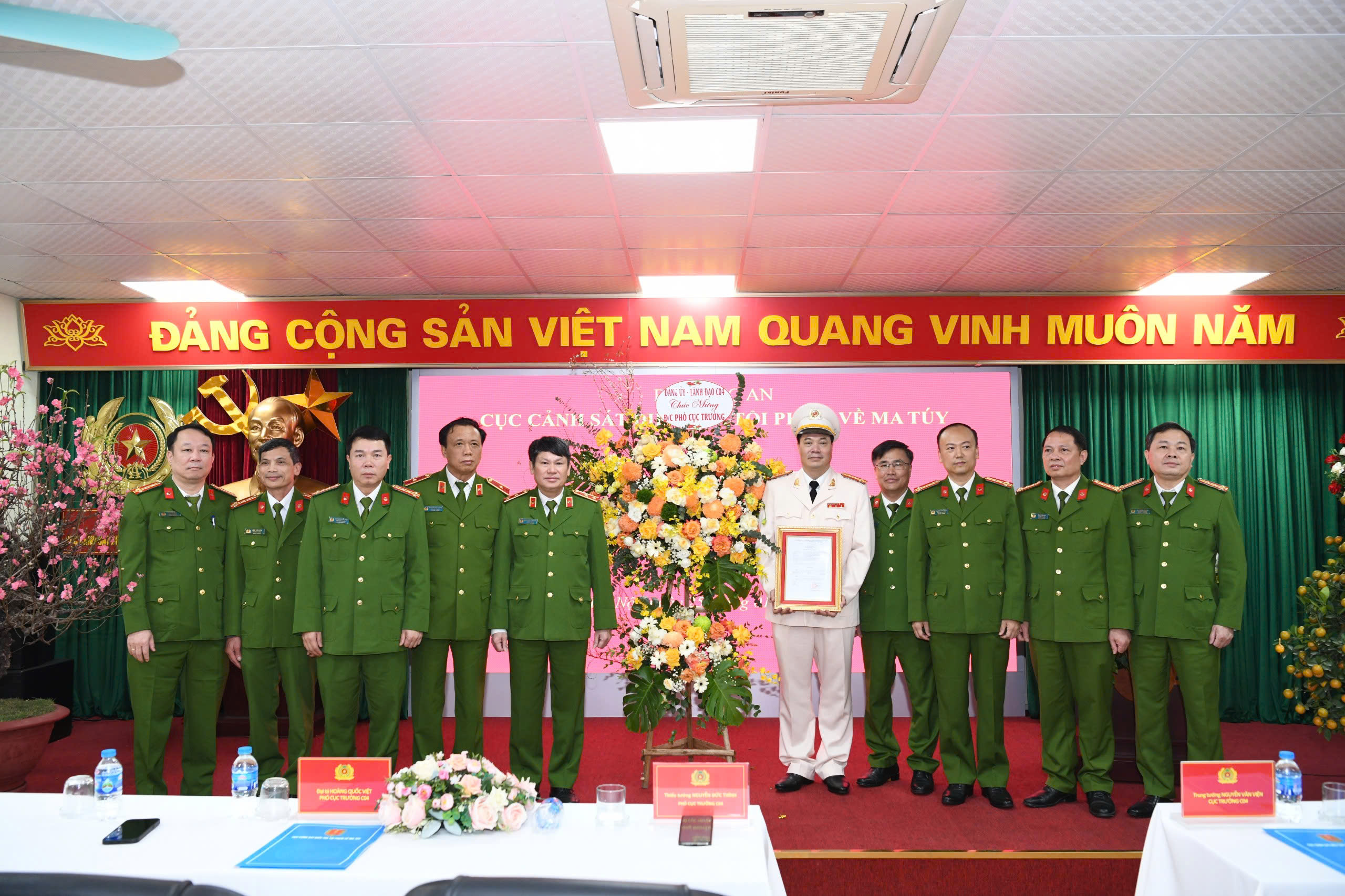 Bộ trưởng Bộ Công an bổ nhiệm giữ chức Cục phó Cục Cảnh sát điều tra tội phạm về ma túy - Ảnh 2.