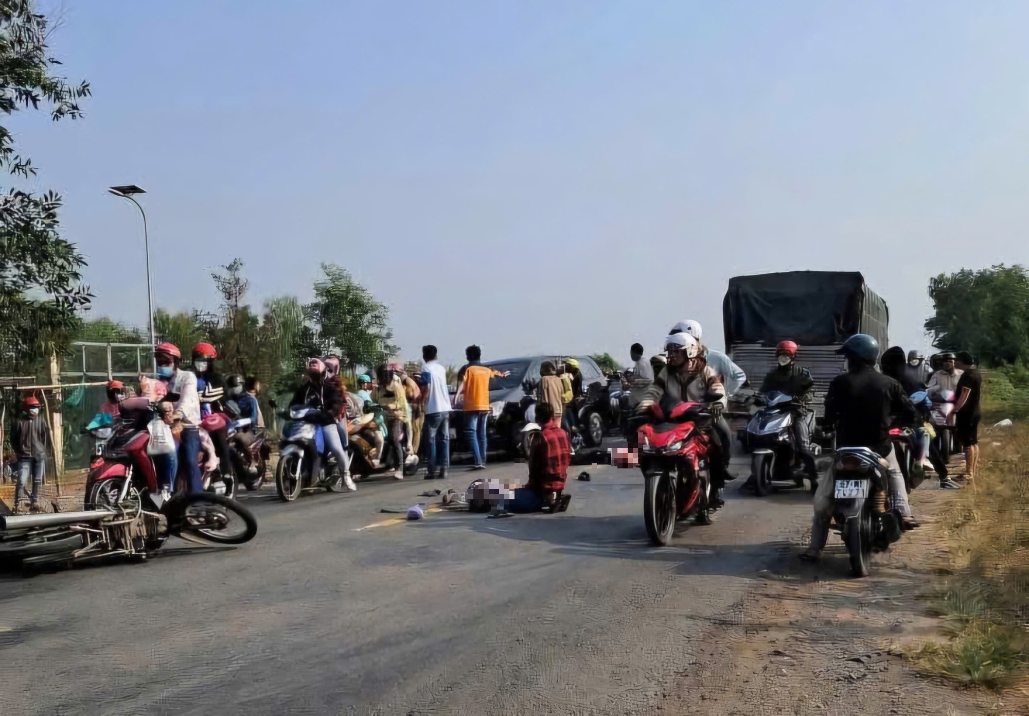 Tai nạn liên hoàn, hai anh em ruột thiệt mạng trên tuyến quốc lộ N2 Long An - Ảnh 1.