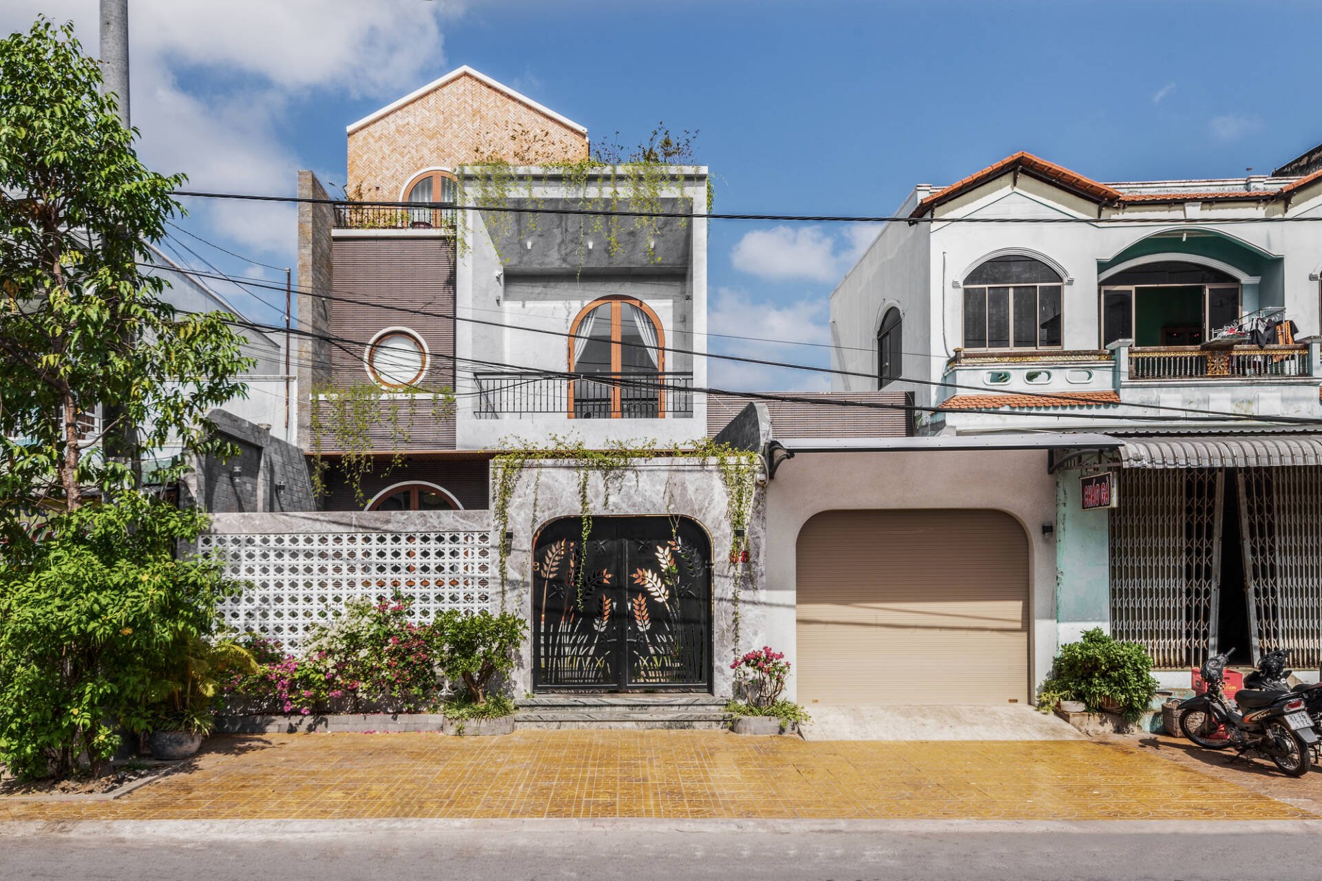 Nhà 598 m2 tại Sóc Trăng, ấn tượng với thiết kế hài hòa giữa nét hiện đại và truyền thống Á Đông - Ảnh 1.