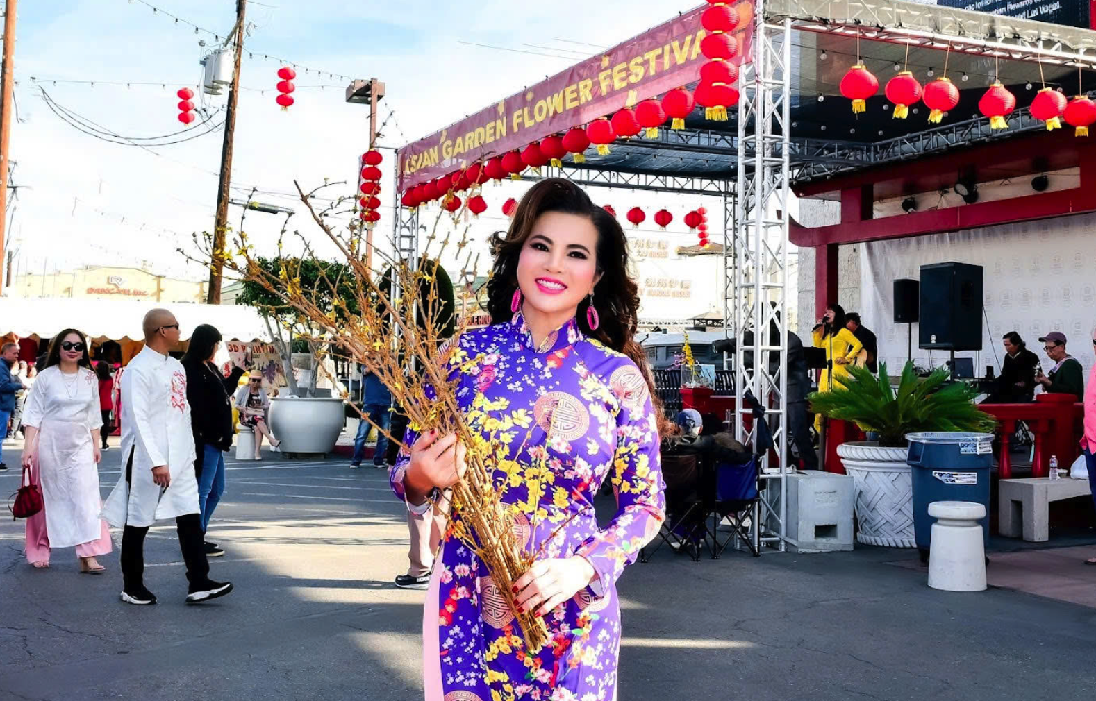 Tiến sĩ, Hoa hậu Kim Hồng  - Ảnh 1.