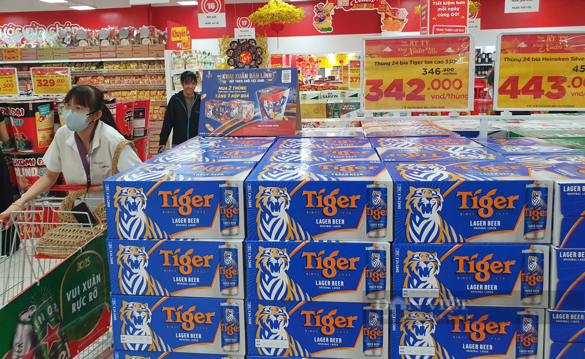 Bia Tết ê hề, giảm giá mút khung vẫn ế- Ảnh 3.