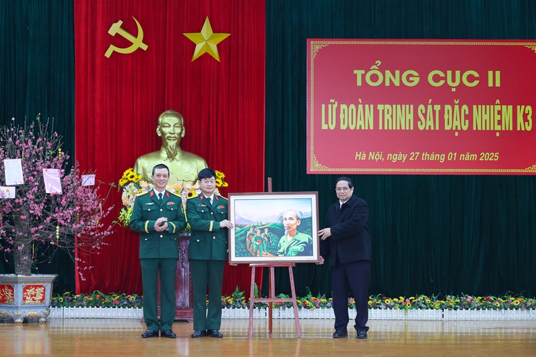 Thủ tướng: Lữ đoàn Trinh sát đặc nhiệm luôn là lực lượng chiến đấu tinh nhuệ, kiên trung của Tình báo Quốc phòng - Ảnh 2.