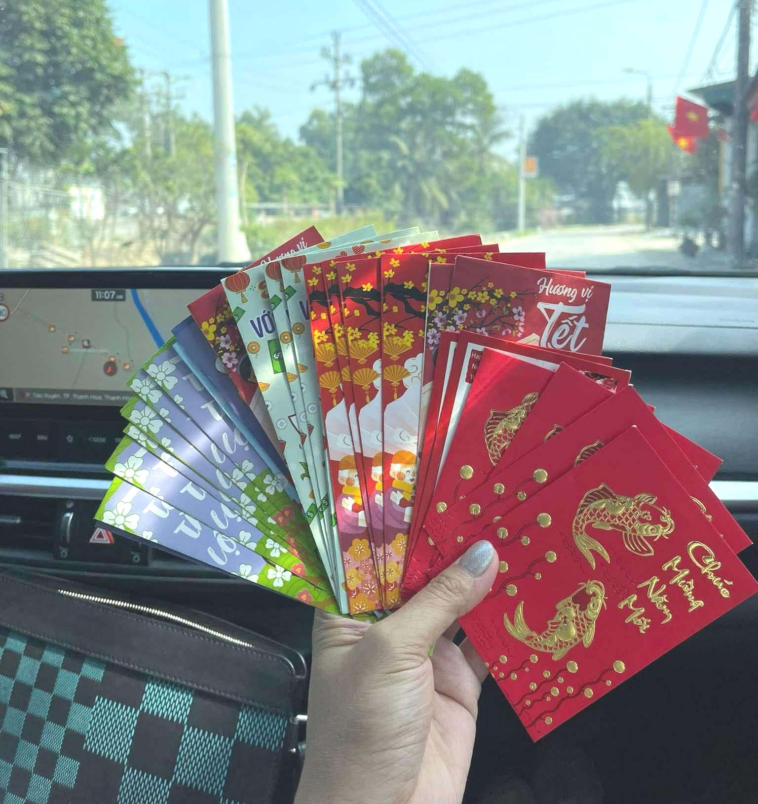 Đừng để lì xì biến tướng thành hình thức "quà tặng" - Ảnh 1.