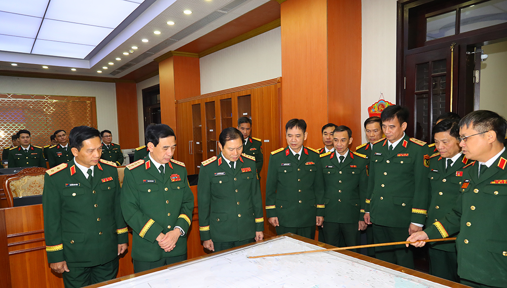 Đại tướng Phan Văn Giang yêu cầu các đơn vị tiếp tục thực hiện nghiêm chế độ trực sẵn sàng chiến đấu - Ảnh 1.
