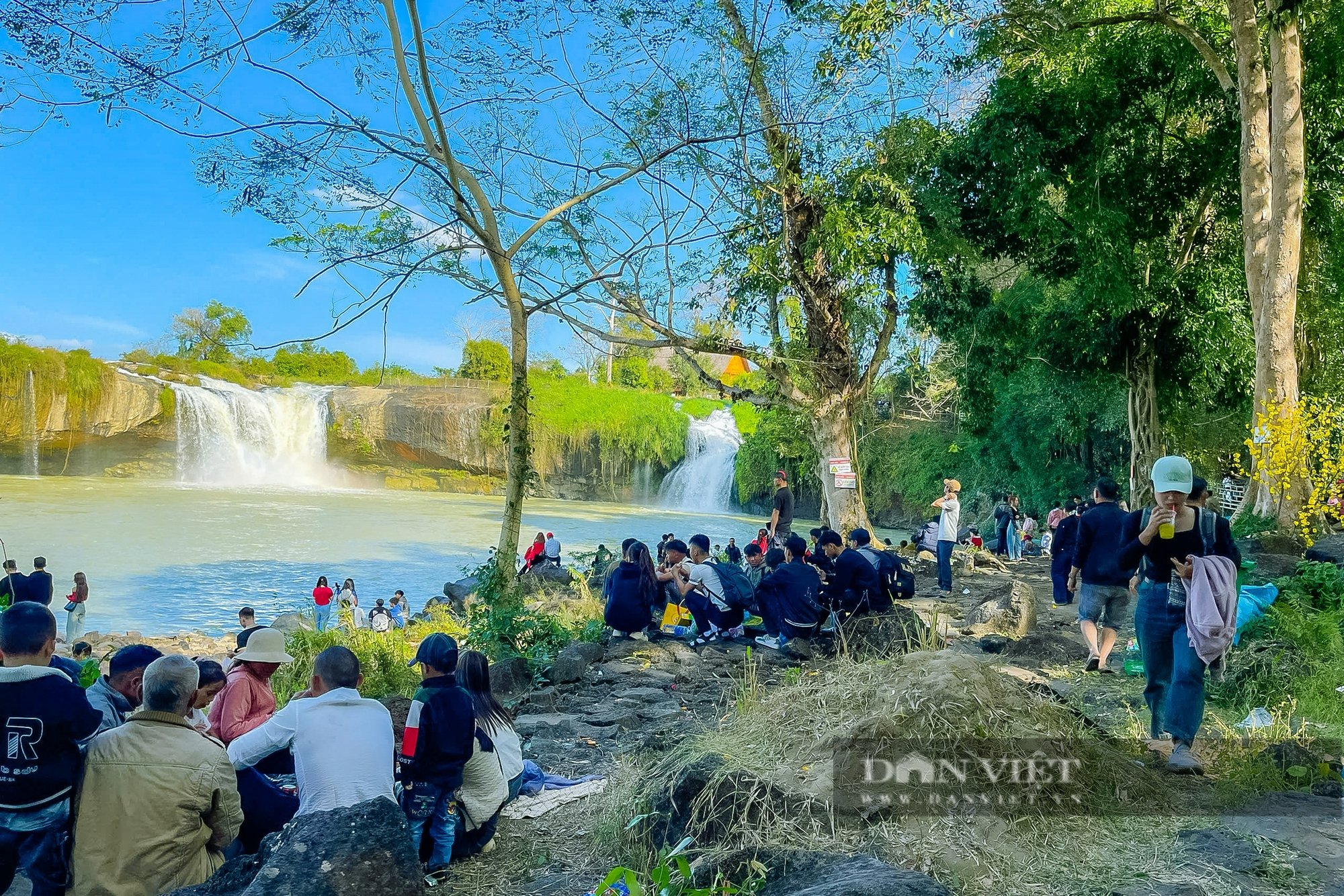 Ngọn thác hùng vĩ bậc nhất Tây Nguyên có gì mà nghìn người đổ về vui chơi dịp Tết?- Ảnh 4.