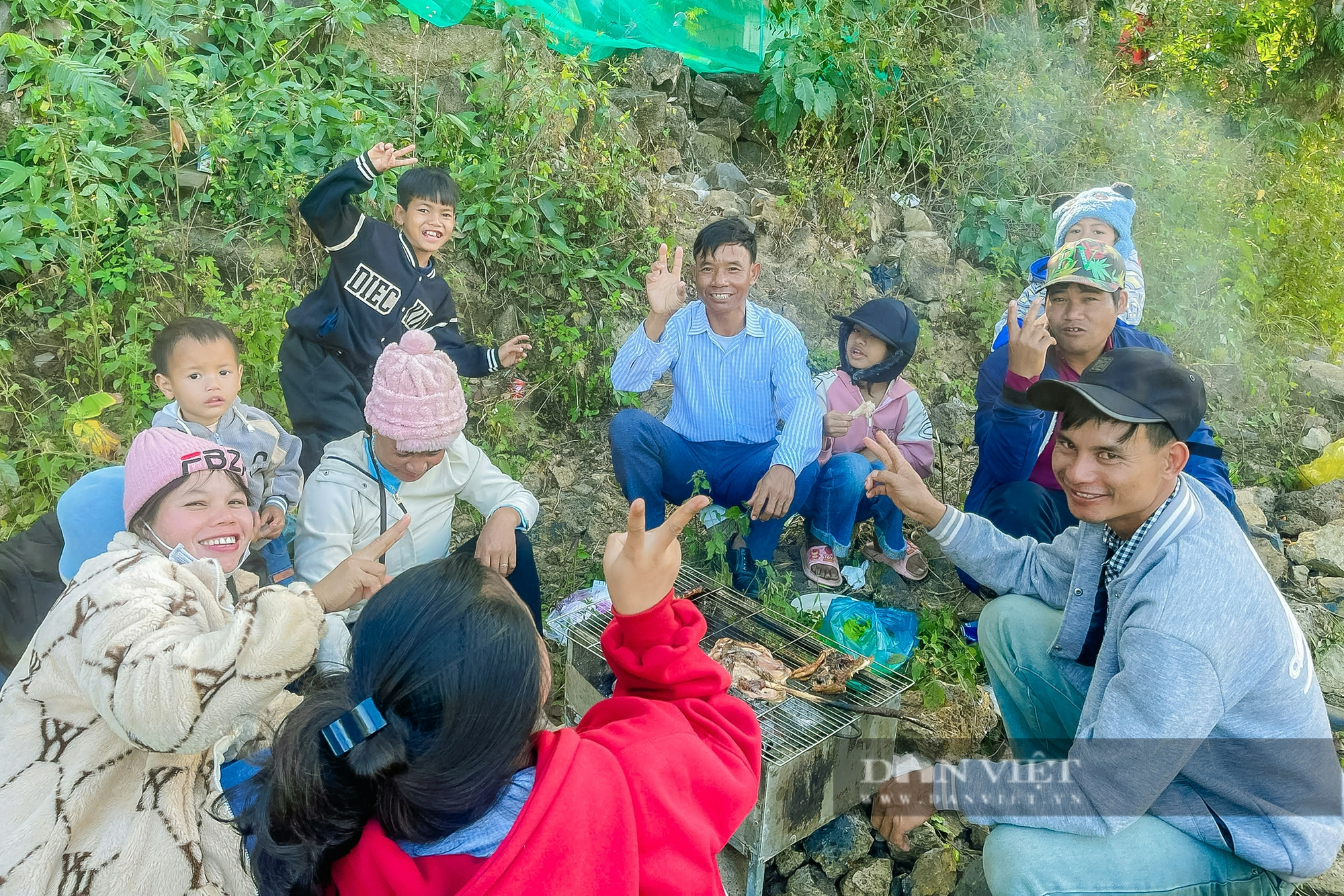 Ngọn thác hùng vĩ bậc nhất Tây Nguyên có gì mà nghìn người đổ về vui chơi dịp Tết?- Ảnh 8.