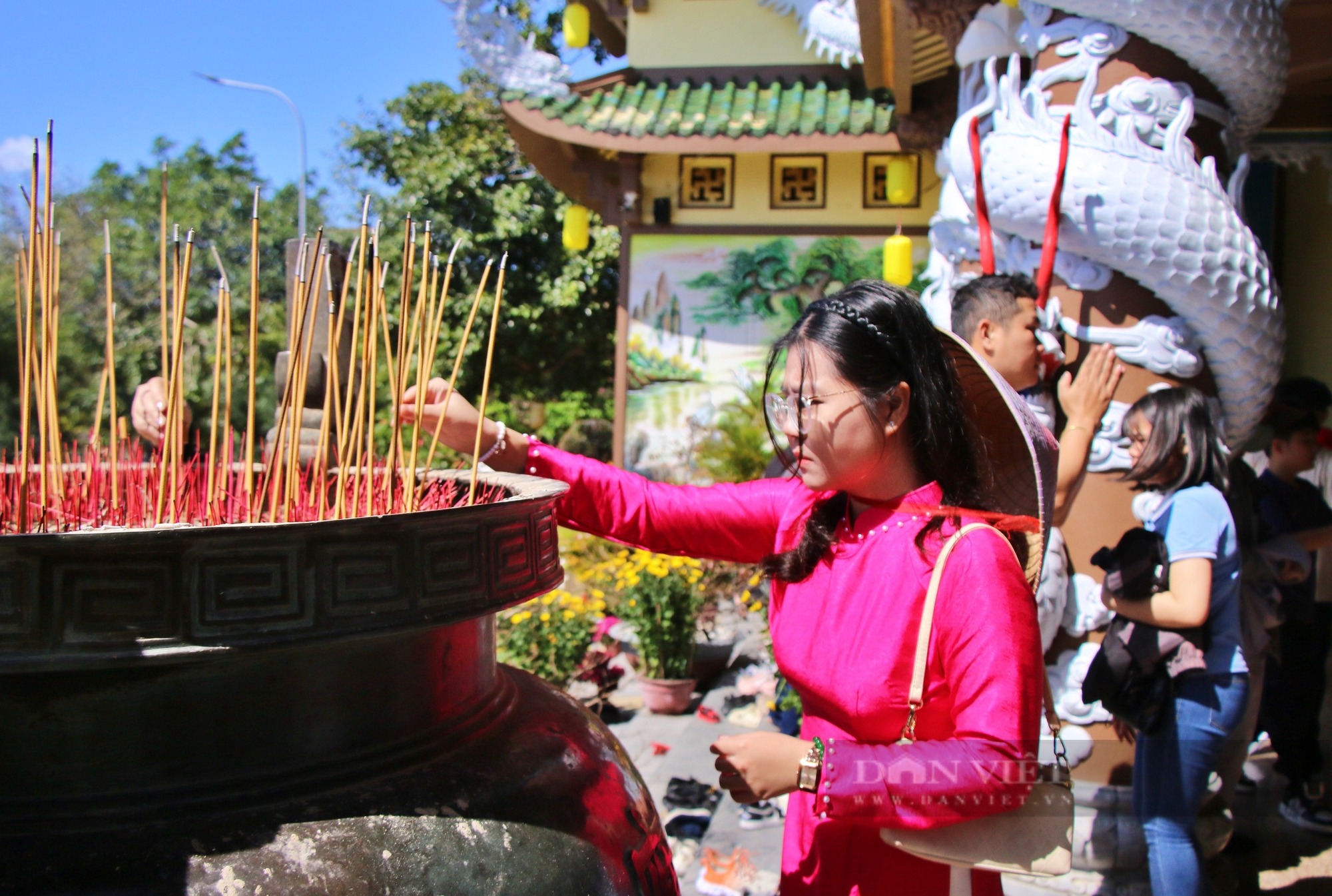 Người dân dậy từ tờ mờ sáng, đến chùa thiêng nổi tiếng ở Đà Nẵng dâng hương dịp Tết- Ảnh 5.
