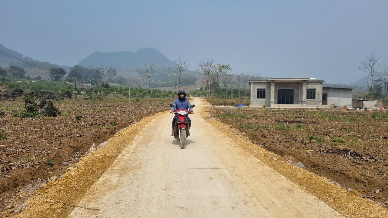 Ưu tiên nguồn lực đầu tư cho các thôn, bản đặc biệt khó khăn - Ảnh 2.