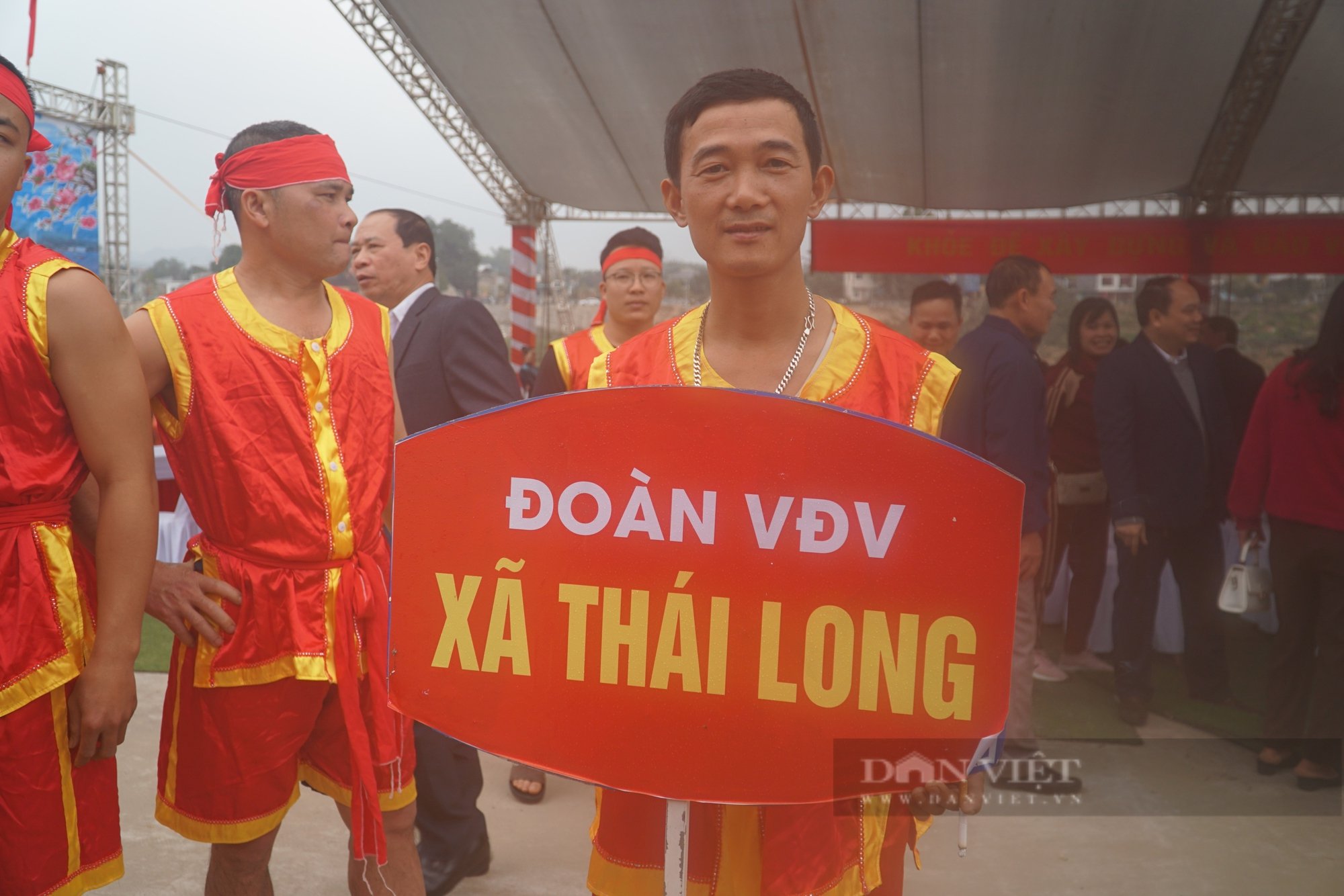 Thợ cơ khí "gác" máy hàn, "vác" mái chèo, tranh tài đua thuyền ngày Tết trên sông Lô- Ảnh 2.