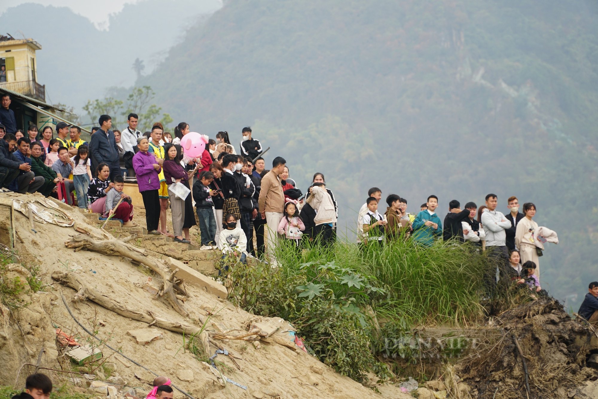 Thợ cơ khí "gác" máy hàn, "vác" mái chèo, tranh tài đua thuyền ngày Tết trên sông Lô- Ảnh 5.