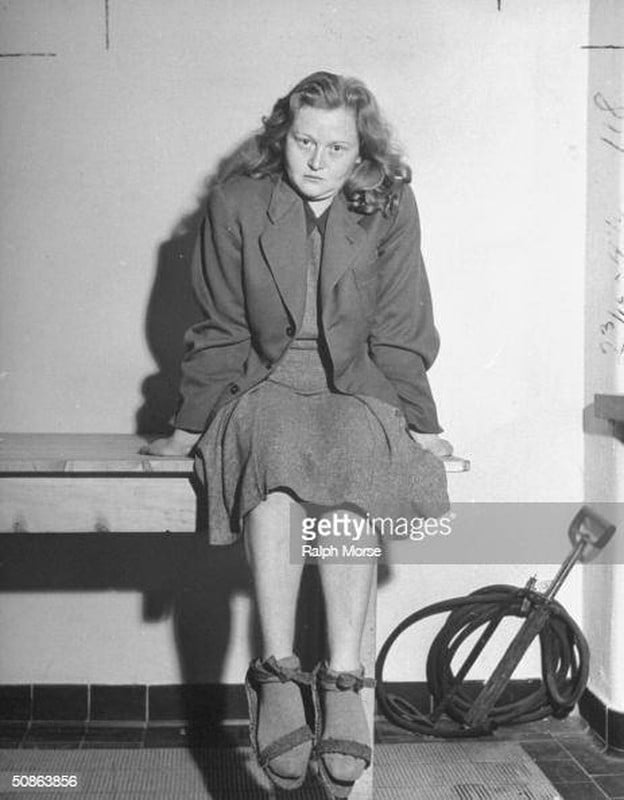 Ác mộng Buchenwald: Nữ "phù thủy" của Hitler và bộ sưu tập da người - Ảnh 1.