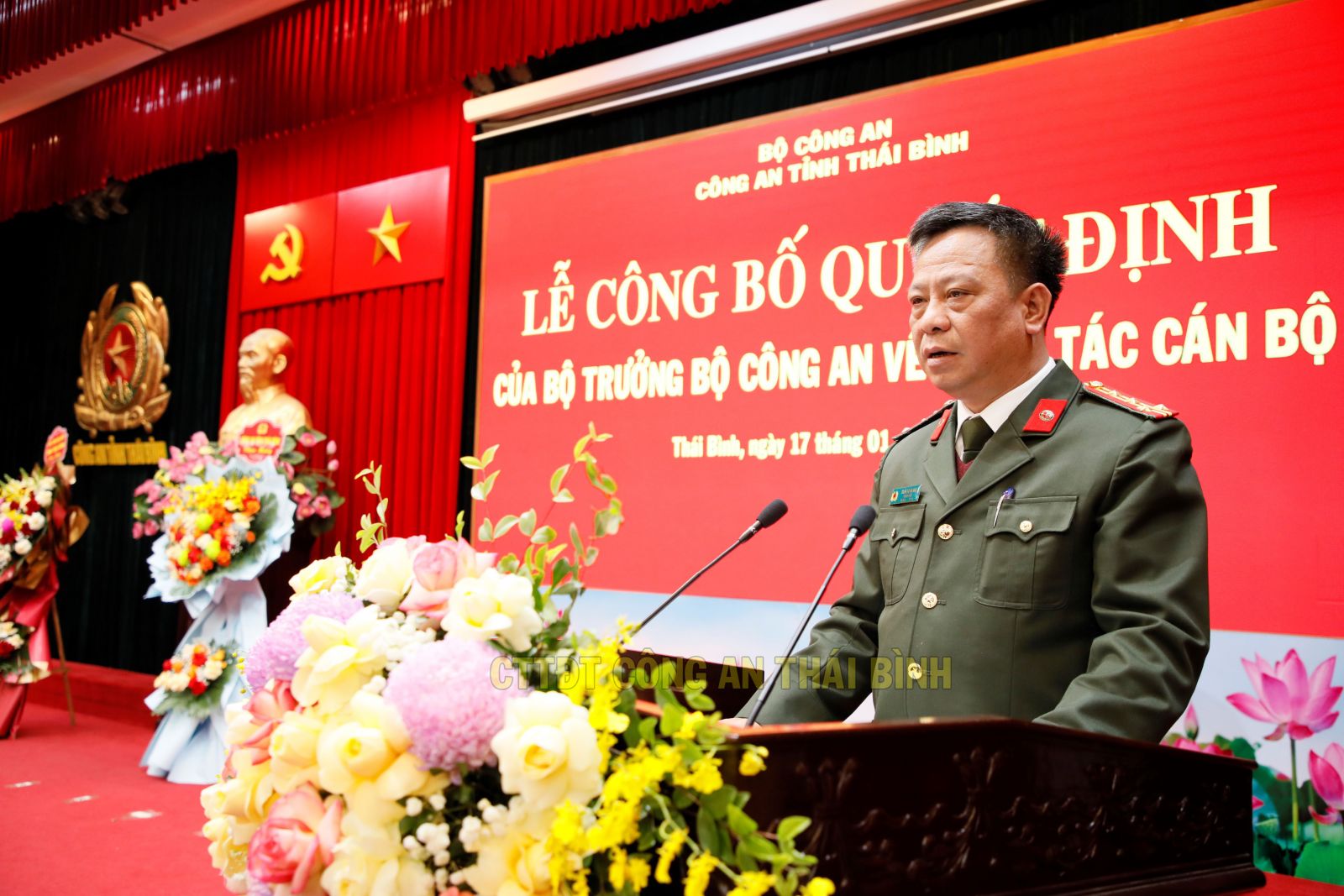 Bộ trưởng Bộ Công an thăng cấp bậc hàm cho Phó Giám đốc Công an tỉnh Thái Bình - Ảnh 2.