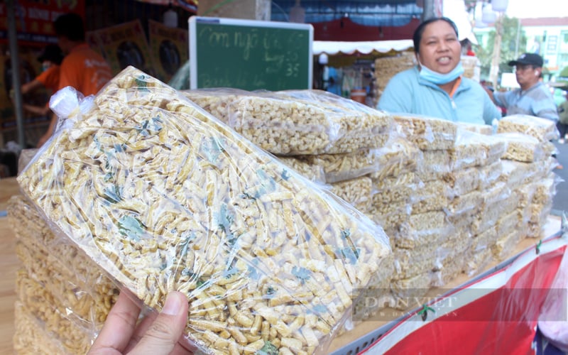 Độc đáo bánh cốm ngò Bình Dương chỉ xuất hiện trong lễ hội Rằm tháng Giêng- Ảnh 1.