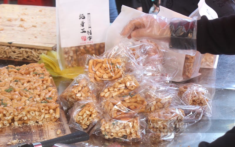 Độc đáo bánh cốm ngò Bình Dương chỉ xuất hiện trong lễ hội Rằm tháng Giêng- Ảnh 4.