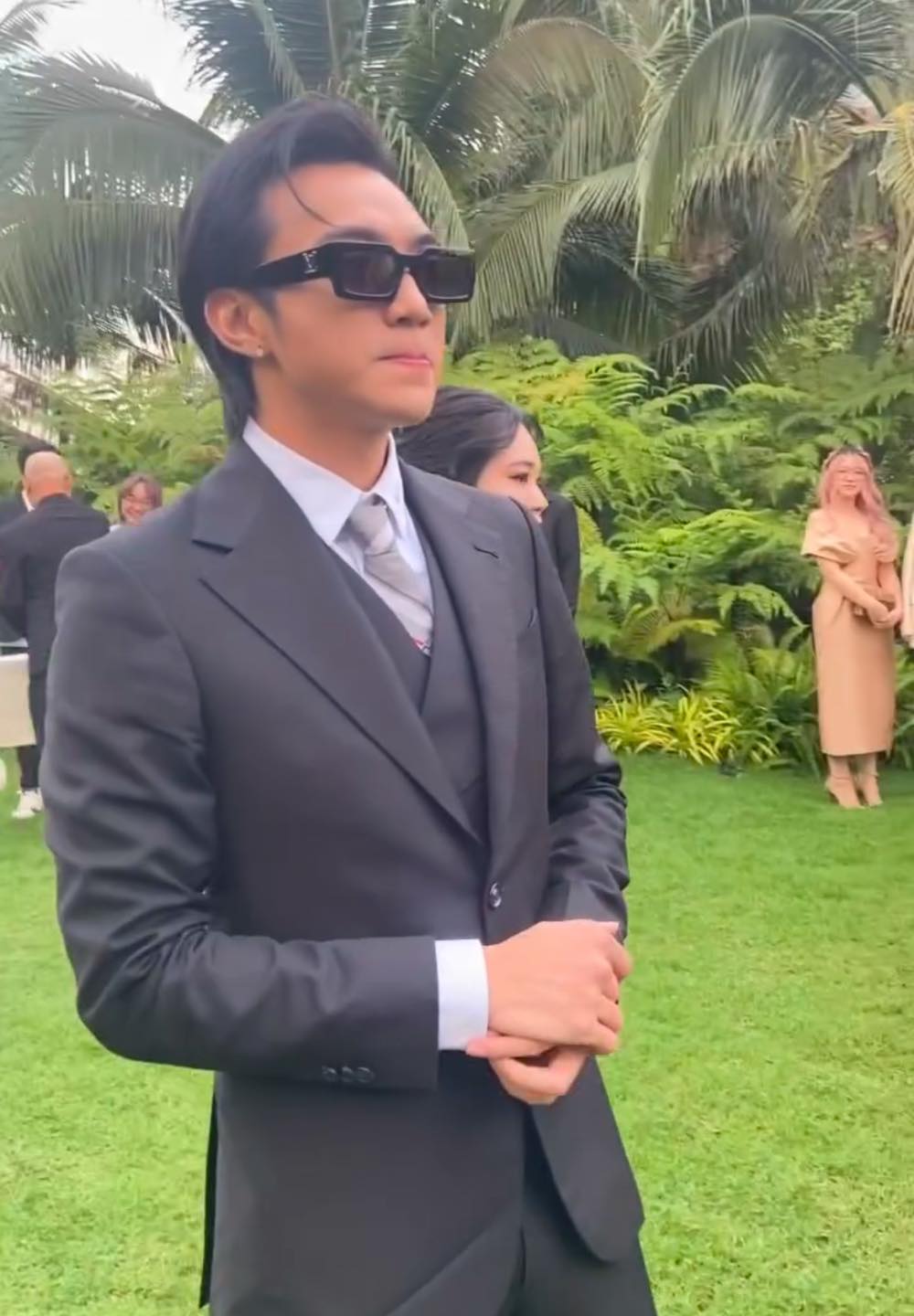 Vũ Cát Tường rơi nước mắt khi thổ lộ ước nguyện, dàn sao đình đám xuất hiện trong lễ thành đôi - Ảnh 4.