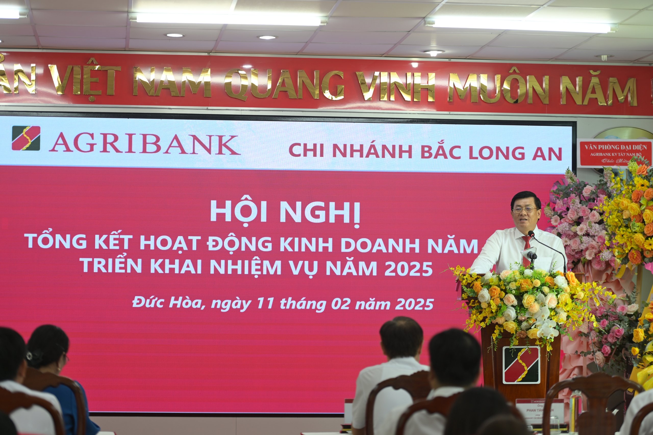 Agribank Chi nhánh Bắc Long An tổng kết hoạt động năm 2024 và triển khai nhiệm vụ kinh doanh năm 2025 - Ảnh 2.