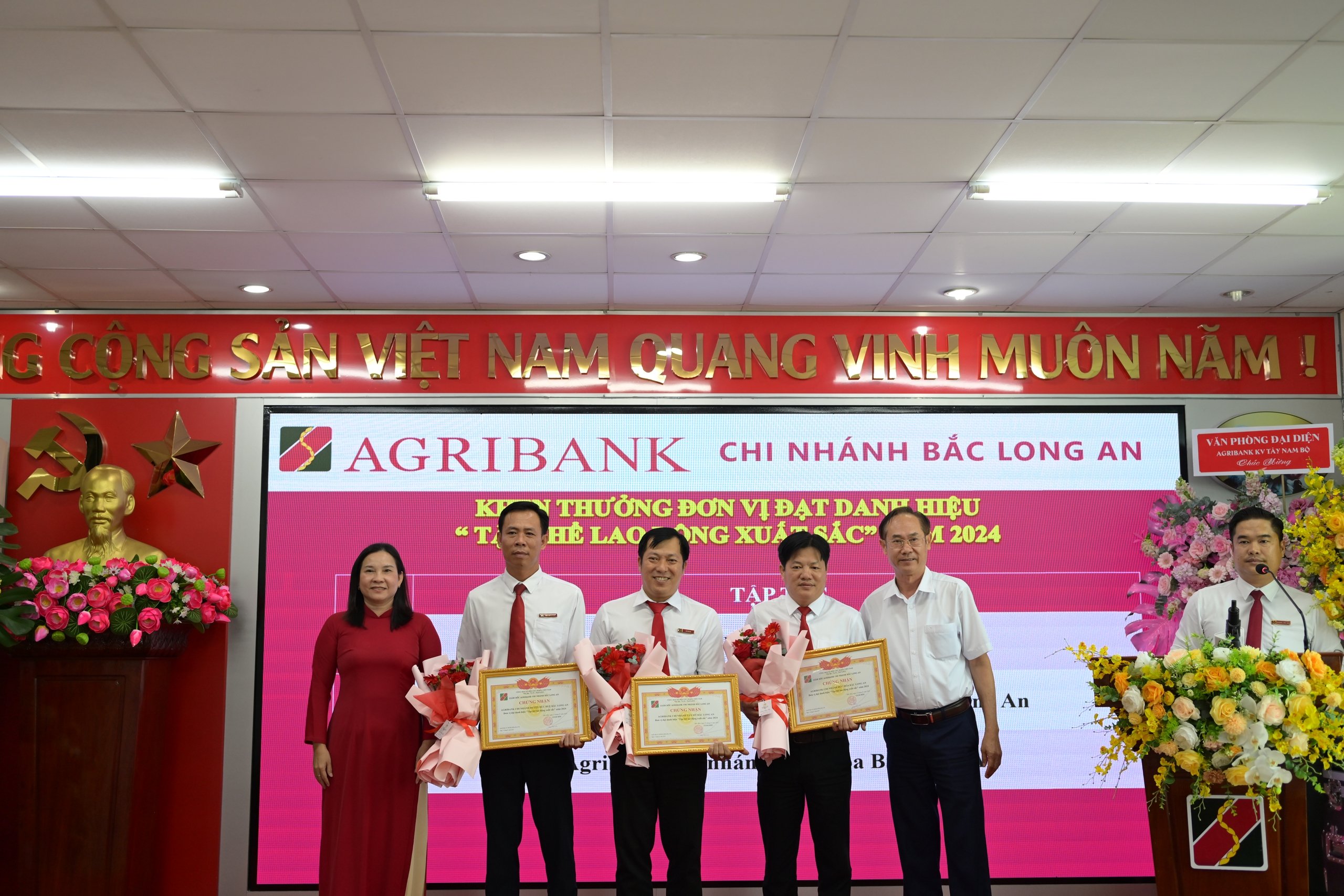 Agribank Chi nhánh Bắc Long An tổng kết hoạt động năm 2024 và triển khai nhiệm vụ kinh doanh năm 2025 - Ảnh 3.