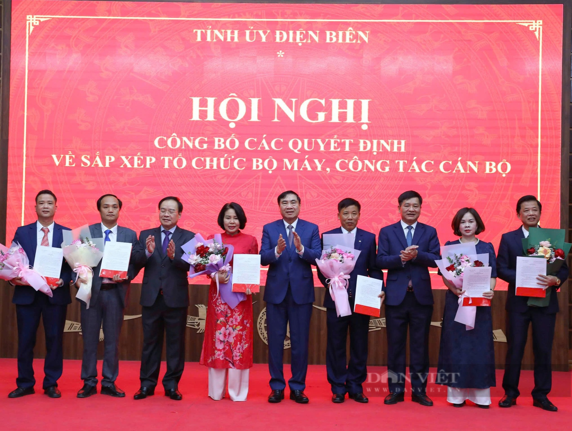 Điện Biên: Công bố các quyết định sắp xếp tổ chức, bộ máy, công tác cán bộ - Ảnh 1.