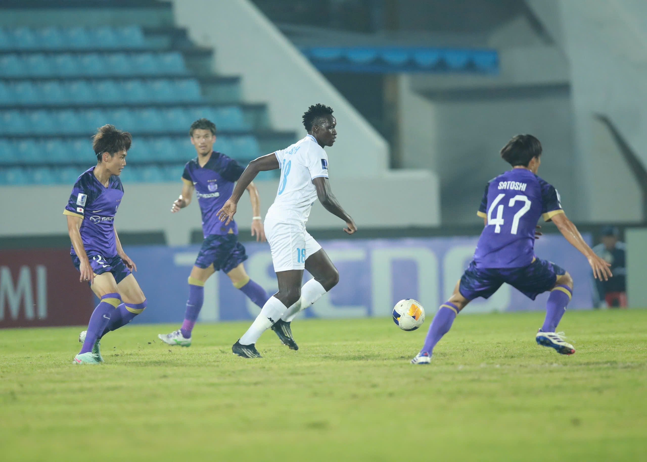 CLB Sanfrecce Hiroshima có chiến thắng trước CLB Thép Xanh Nam Định - Ảnh 10.