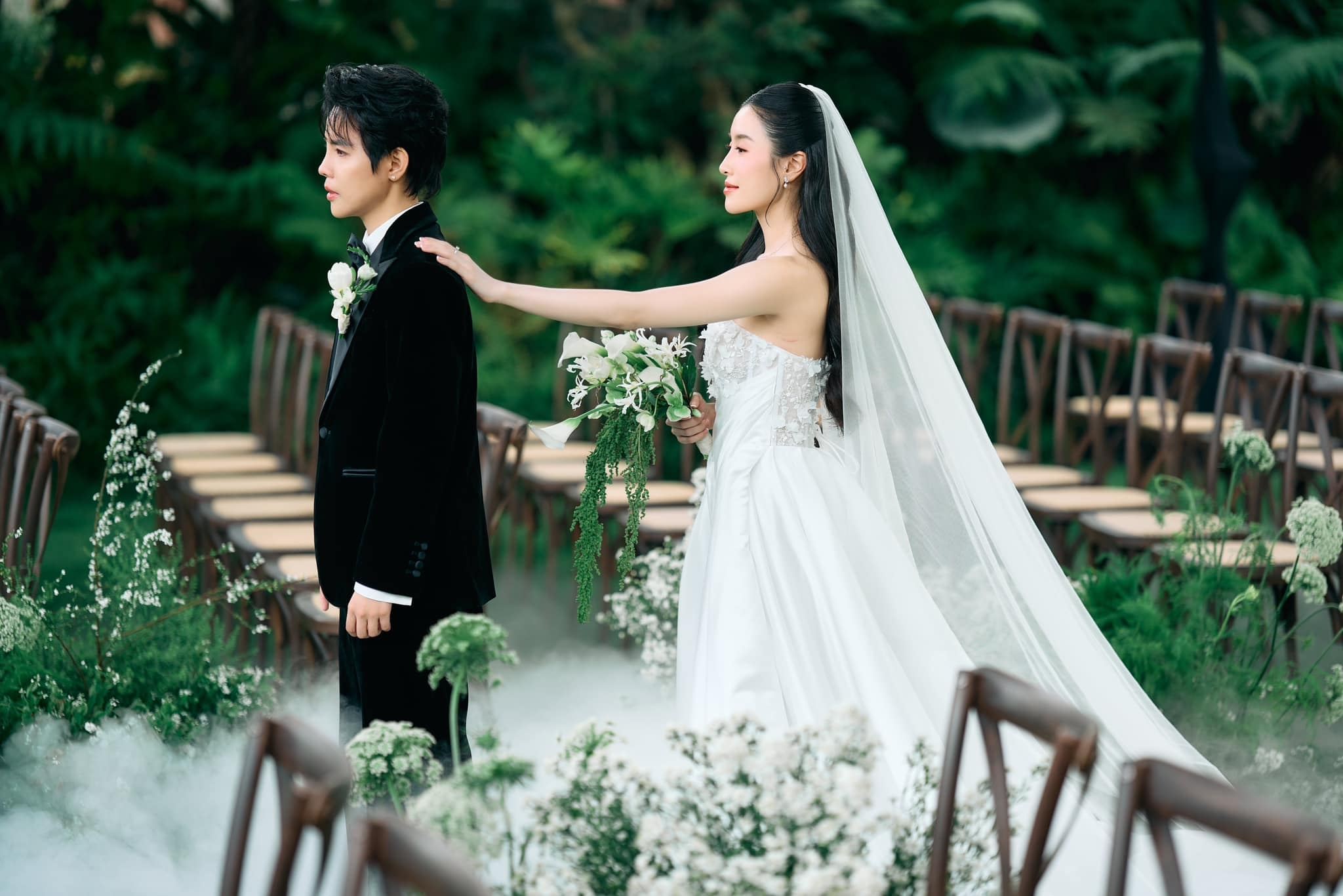 Vũ Cát Tường rơi nước mắt khi thổ lộ ước nguyện, dàn sao đình đám xuất hiện trong lễ thành đôi - Ảnh 3.