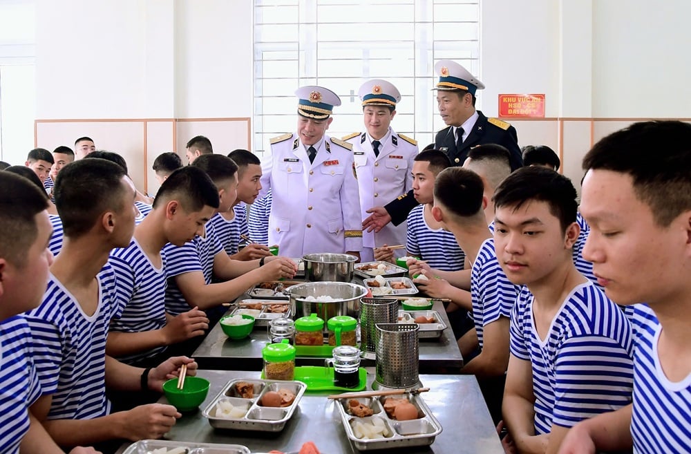 Lập nhóm Zalo, gửi ảnh ngày nhập ngũ cho gia đình chiến sĩ- Ảnh 1.