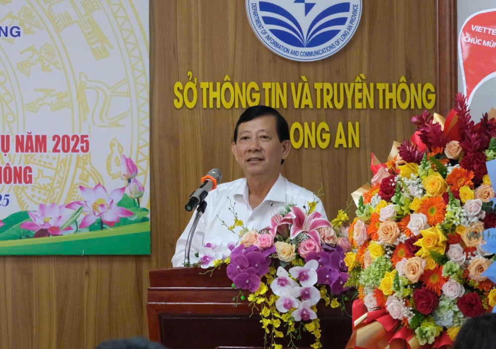 5 cán bộ gồm giám đốc sở, phó giám đốc sở, thanh tra tỉnh Long An nghỉ hưu trước tuổi - Ảnh 1.