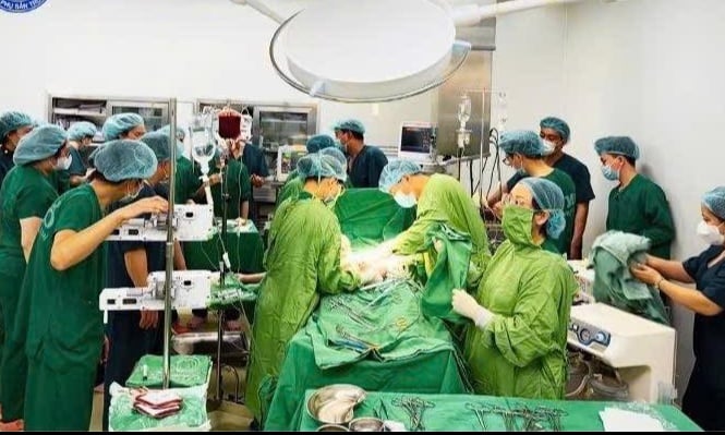 Vừa sinh mổ thành công, bất ngờ sản phụ tím tái, ngưng tuần hoàn- Ảnh 1.