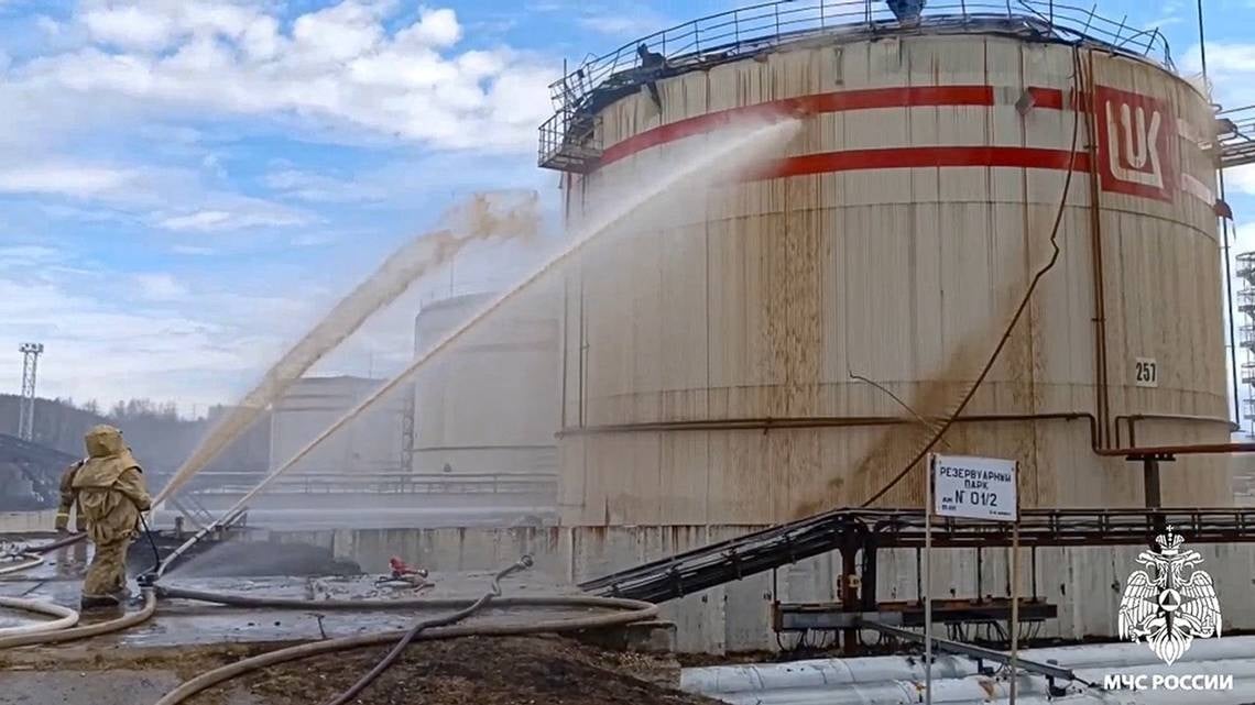 Ukraine gồng mình tàn phá cơ sở hạ tầng của Nga để củng cố vị thế đàm phán - Ảnh 1.