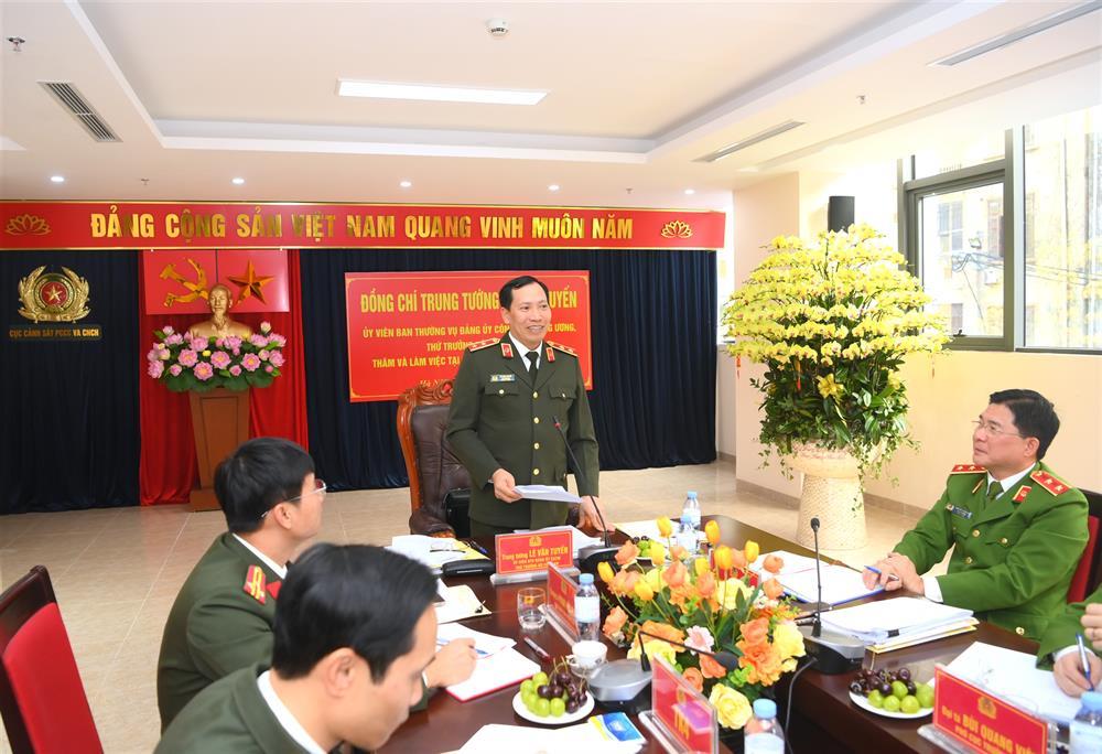 Khẩn trương sắp xếp, đưa mô hình mới của Bộ Công an vào hoạt động - Ảnh 3.