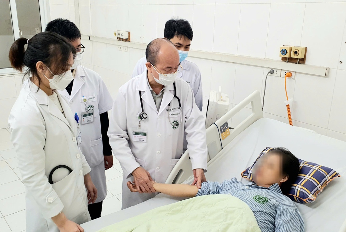 Bỗng dưng đau đầu, buồn nôn, lơ mơ vì nhiễm vi khuẩn nguy hiểm - Ảnh 1.