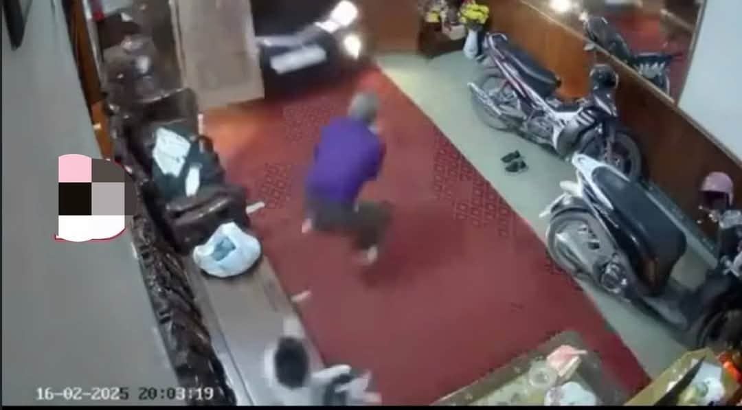 Hốt hoảng clip ô tô mất lái tông vào nhà dân ở Thái Nguyên - Ảnh 4.