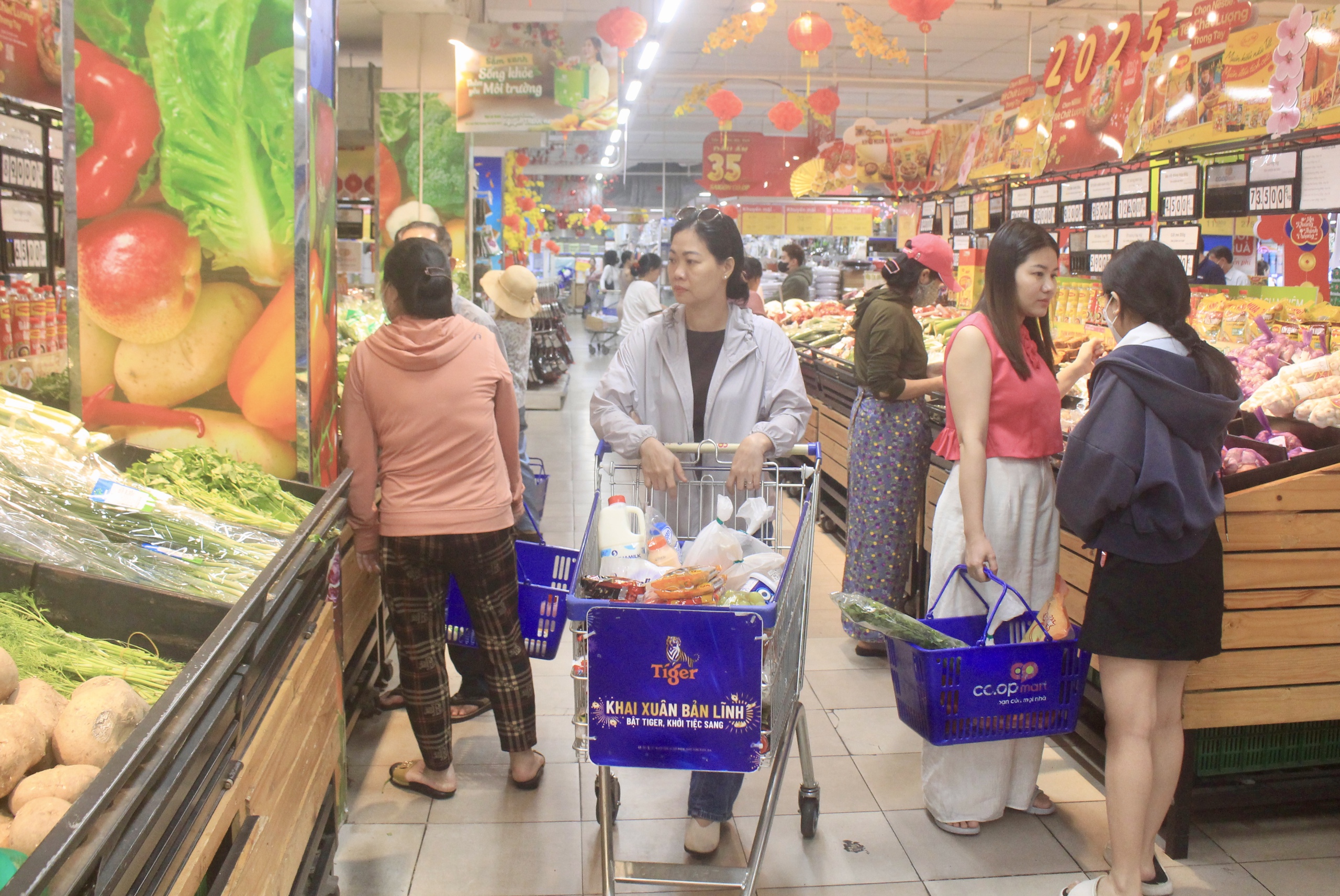 Một đại gia bán lẻ tuyên chiến, nói sẽ chi nhiều tiền để làm mới siêu thị - Ảnh 2.