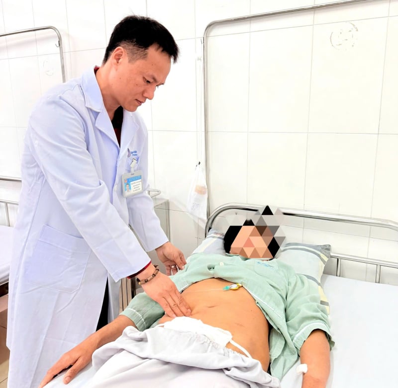 Người phụ nữ 51 tuổi mang "bọc trứng" lớn  - Ảnh 2.