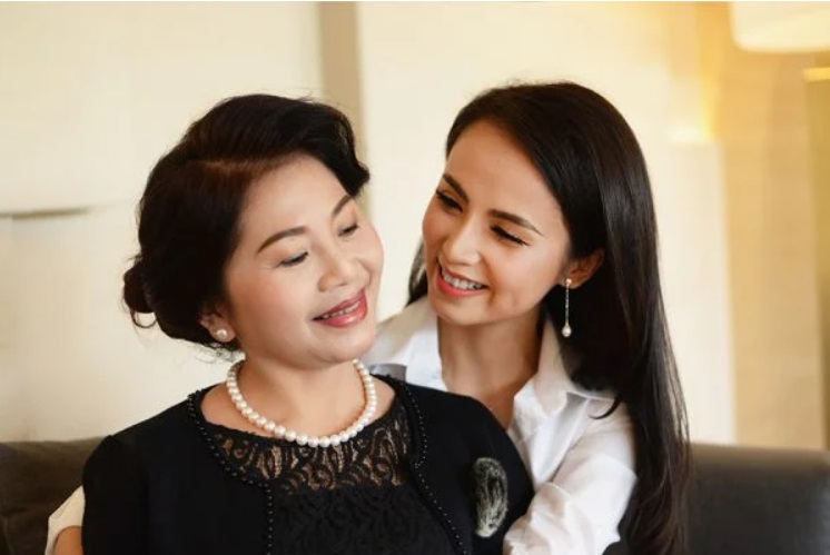 Trước khi quay về nhà, tôi ngượng ngùng ghé tai mẹ chồng nói một câu, bà liền chuyển khoản cho tôi 700 triệu - Ảnh 1.